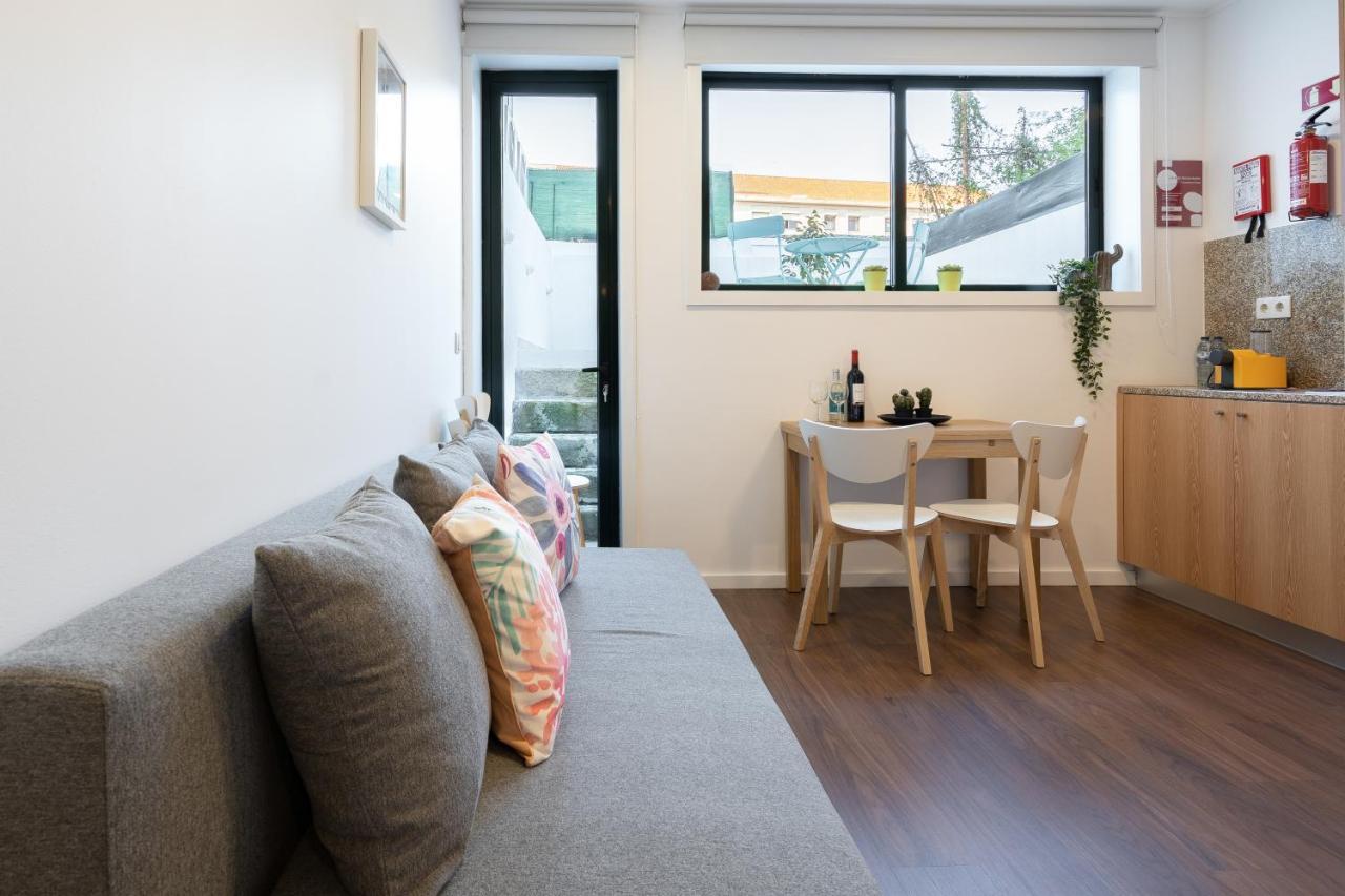 Host Wise - Modern Studios With Terrace - Walk Everywhere ポルト エクステリア 写真